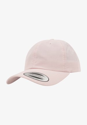 Roosa pesapalli müts, mis on valmistatud kangast ja millel on kõver serv. Mütsil on õmmeldud paneelid ja ees on silt, kus on toodud brändi teave.