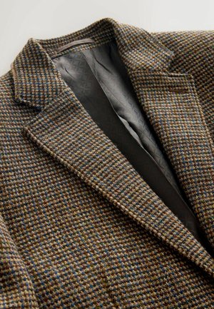 Textured brown and blue houndstooth blazer with a notched collar and black quilted lining. Features structured shoulders and tailored fit.