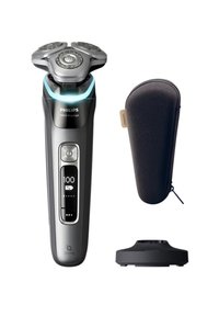 Philips Series 9000 elektrische scheerapparaat met drie roterende koppen, zwarte metalen afwerking, LED-display, een draagbare hoes en een oplaadstation.