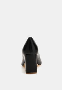 Guess VARLAY CUIR VÉRITABLE - Klasikiniai aukštakulniai - noir