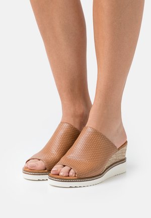 bugatti ESRA EVO - Heeled mules - cognac