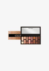 Oogschaduwpalette met 16 tinten in matte en glanzende afwerkingen. Voorzien van een slanke zwarte hoes en een spiegel, omlijst door een gouden gestreept ontwerp.