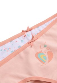Dos calzoncillos infantiles rosas con pequeños lazos, uno de ellos presenta un caracol sonriente con un caparazón colorido y un patrón floral en el interior.
