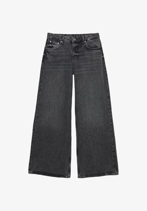 Crne traperice širokih nogavica s izblijedelim pranjem, dizajnom s pet džepova, zatvaranjem na kopču te detaljima u kontrastnom šavu.