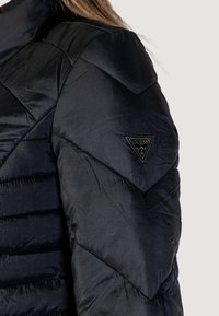 Guess JULIANE PUFFER  - Winterjas - black
