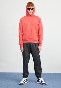 Jordan M J ESS FLC PO - Jersey con capucha - lobster/(white)