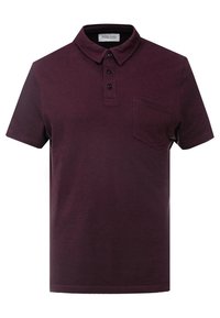 Polo à manches courtes de couleur bordeaux foncé avec une patte de boutonnage à trois boutons et une poche poitrine, col replié.