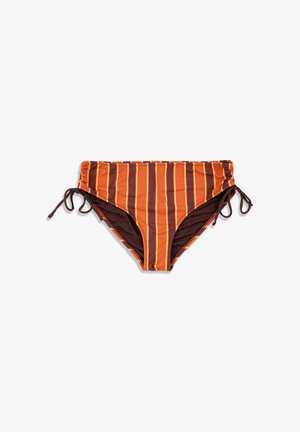 Bas de bikini rayé orange et marron avec liens latéraux, posé à plat sur un fond blanc.
