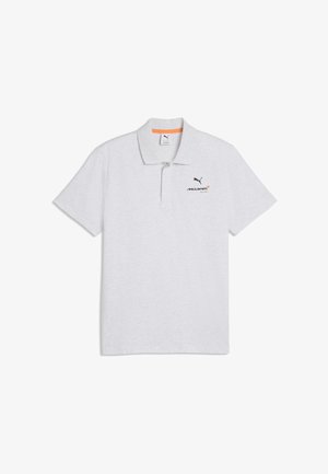 Vaaleanharmaa pikeepaita, jossa on kaulus ja vasemmassa rinnassa mustat Puma- ja McLaren Racing -logot.