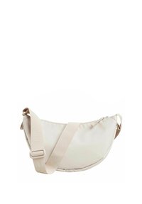 Sac en nylon beige en bandoulière avec une forme incurvée, une bandoulière réglable et une fermeture zippée. Texture lisse et design minimaliste.