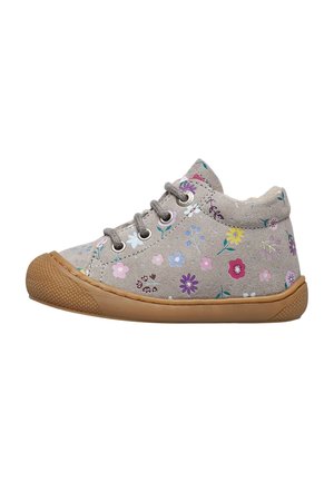 Scarpe in suede grigio con motivi floreali nei toni del rosa, viola e blu, dotate di suola in gomma e design con lacci, progettate per bambini.