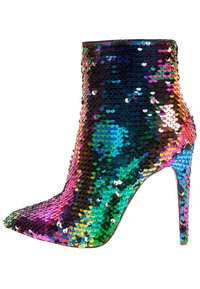 Hoge hak enkellaars bedekt met veelkleurige pailletten, met een spitse neus en een naaldhak; levendige kleurovergangen van blauw naar roze.