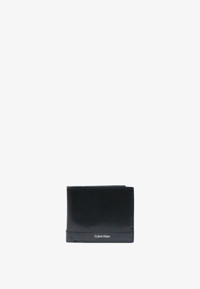 Portefeuille bi-fold en cuir noir avec texture perforée et logo Calvin Klein blanc sur le bord inférieur avant.