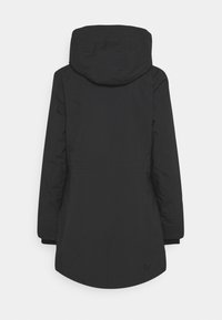 Cappotto invernale lungo nero con cappuccio, maniche lunghe e orlo leggermente curvato, visto da dietro su sfondo bianco.