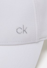 Calvin Klein UNISEX - Kšiltovka - white