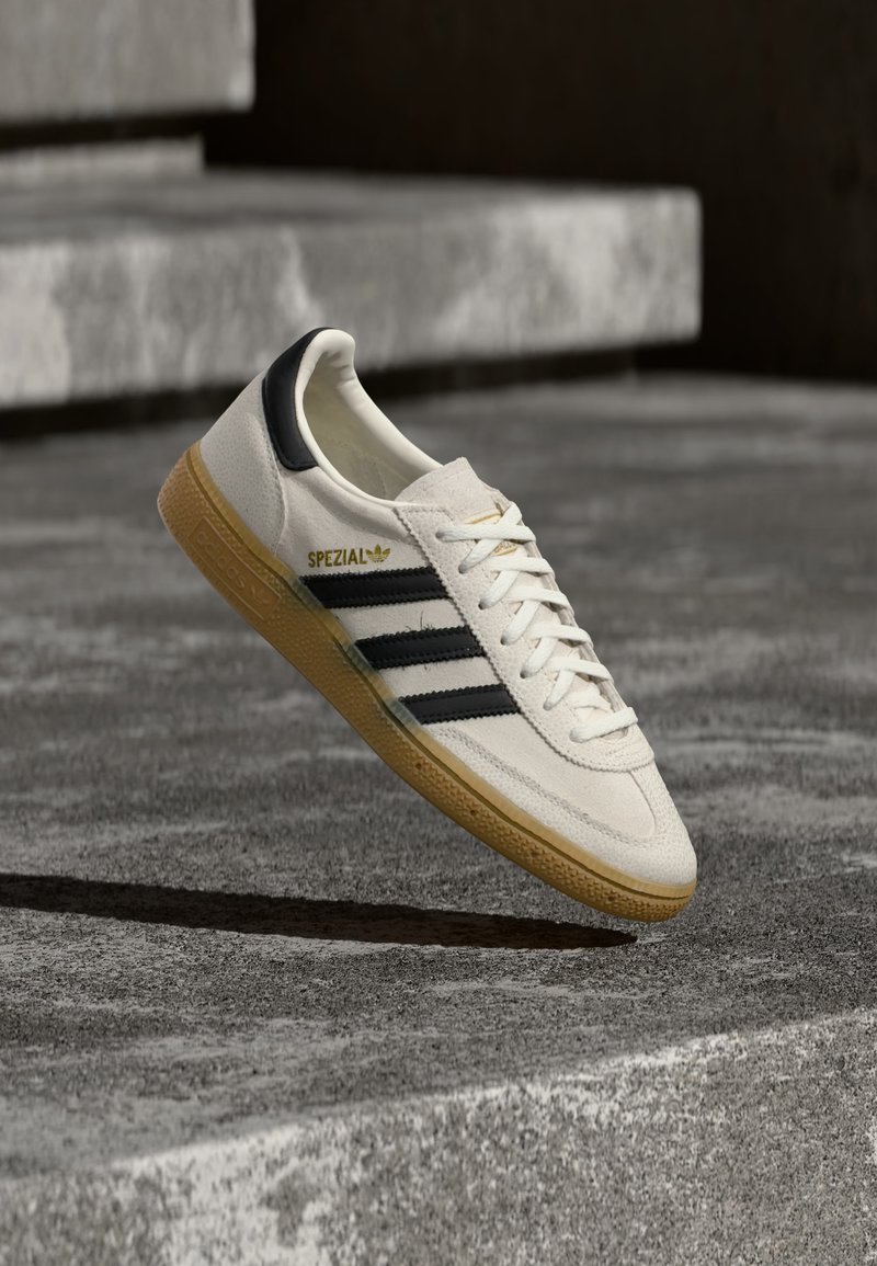 adidas Originals HANDBALL SPEZIAL cloud white/core black/gold-coloured metallic/off-white