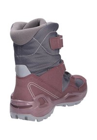 Bordeauxkleurige wandelschoen met grijze accenten, bovenkant van textiel, gevoerde kraag, verstelbare band en een rubberen buitenzool. Bevat een versterkte hiel en enkelsteun.