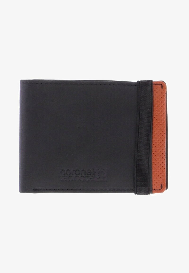 Cartera de cuero negro con acentos perforados en naranja, que cuenta con una banda elástica para un cierre seguro. Logotipo grabado en la esquina inferior izquierda.