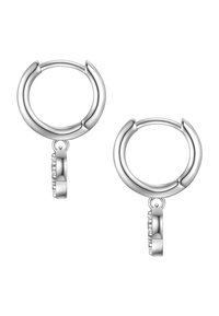 Sudraba auskari ar apaļu formu un spīdīgu apdari, rotāti ar trīs nelielām caurspīdīgām akmentiņām iegravētajā kulonā.