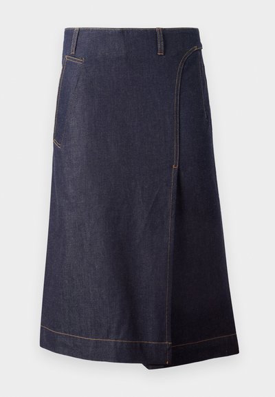 Džínová sukně s tmavě modrou barvou, áčkovým střihem a oranžovým prošíváním. Obsahuje dvě boční kapsy a délku ke kolenům.