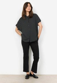 Soyaconcept SC-FATOU 1 - Nööpidega pluus - c black combi