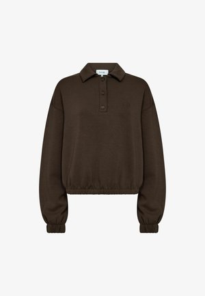 Hnedý skrátený sveter s golierom typu polo, tromi gombíkmi, elastickými manžetami a elastickým spodným okrajom. Na hrudi má jemné logo.