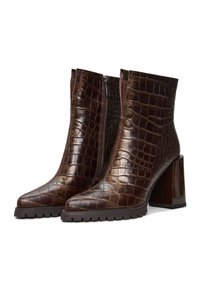 Braune, krokodilgeprägte Stiefeletten mit spitz zulaufender Zehenpartie, seitlichem Reißverschluss, stabilen Absatz und strukturiertem Ledermaterial. Gummisohle für guten Halt.