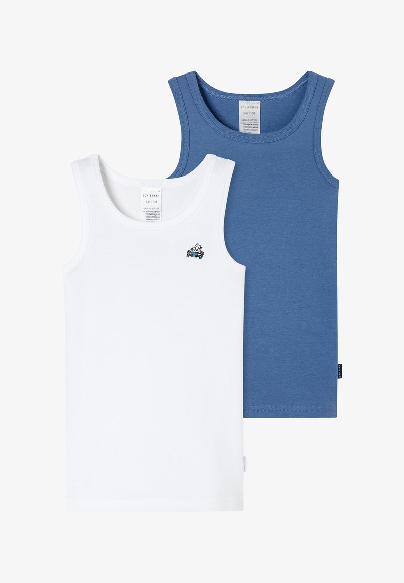 Zwei ärmellose Tops: eines in Weiß mit einer kleinen blauen Cartoon-Auto-Stickerei, das andere in einem einheitlichen Blau. Hergestellt aus weicher Bio-Baumwolle.