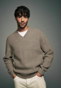 Next V-NECK TEXTURE - Striktrøje - neutral