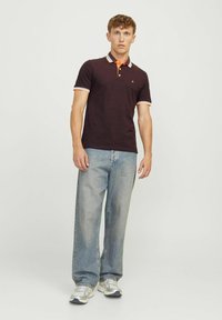 Jack & Jones JJEPAULOS SS NOOS - Polo krekls - brown