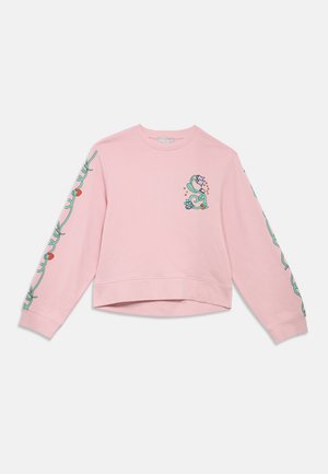 Ljusrosa sweatshirt med långa ärmar, prydd med blommor och rankor på framsidan och längs ärmen; kort skärning och mjuk textur.