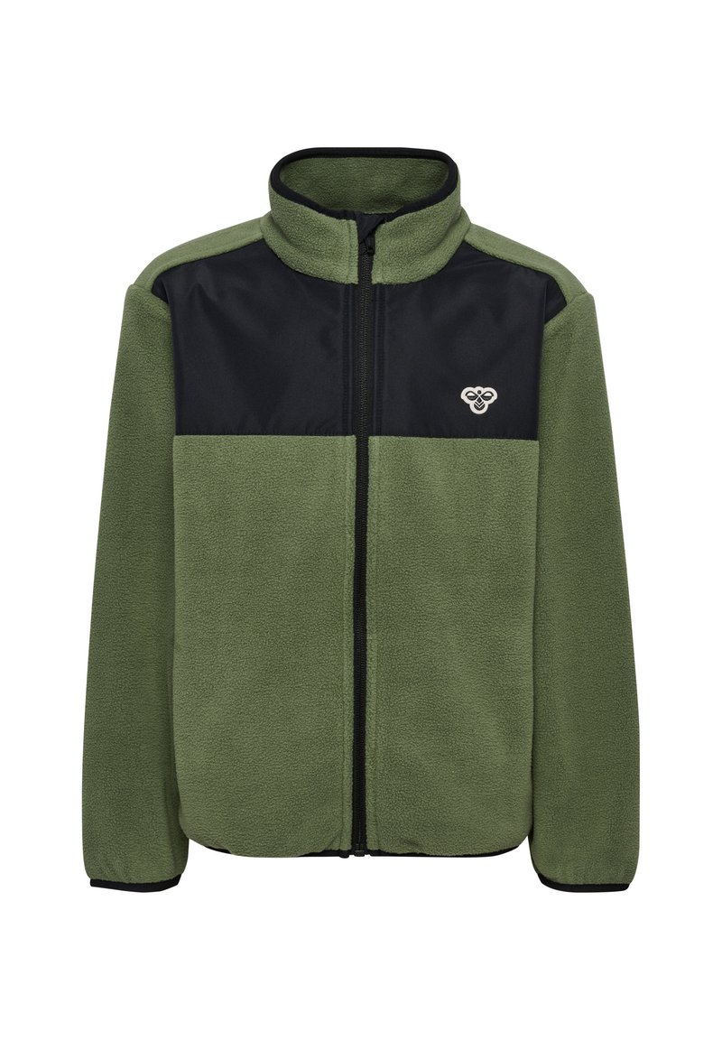 Fleecejack in olijfgroen met een zwart bovenpaneel, volle rits, opstaande kraag en geborduurd logo op de borst.