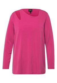 Top a maniche lunghe di un brillante colore rosa, con scollatura quadrata e dettaglio sulle spalle a taglio. Realizzato in un tessuto morbido e liscio con cuciture minime.
