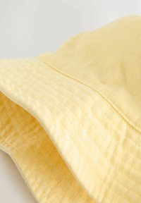 Unausgewählt, yellow