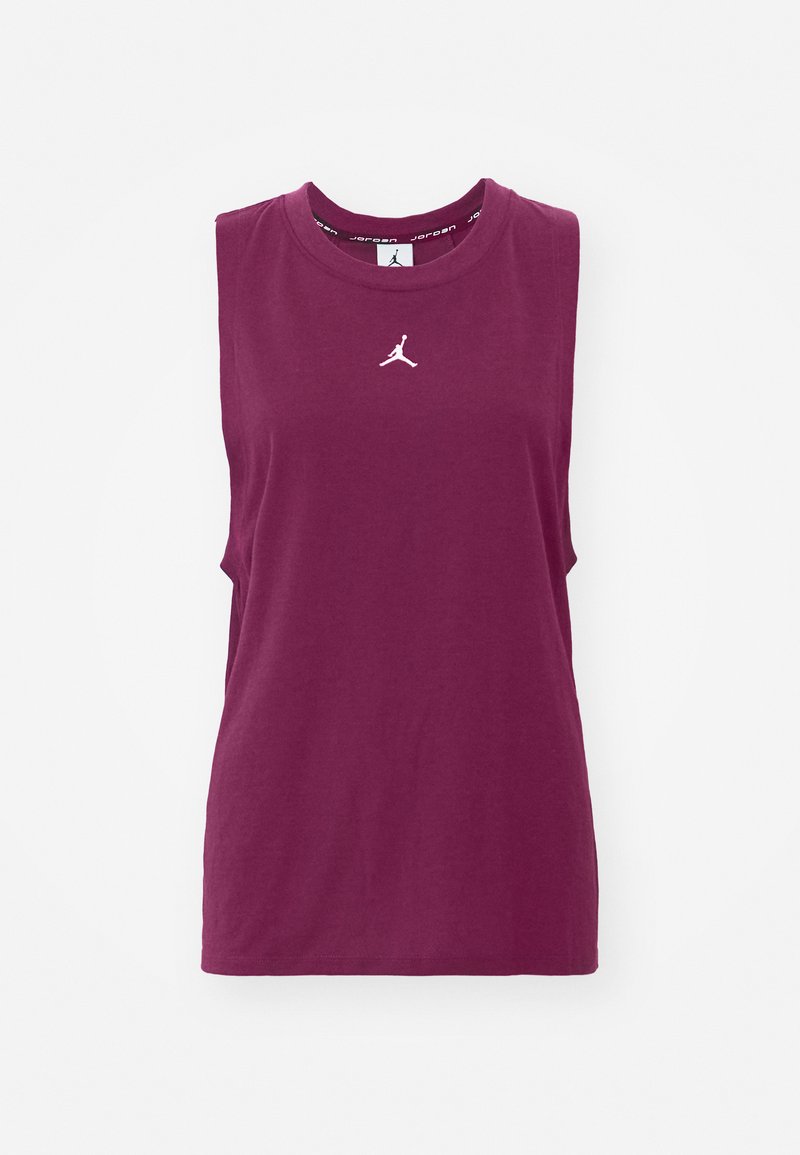 Ärmelloses, kastanienrotes Jordan Tanktop mit weißem Jumpman-Logo, das zentriert unter dem Ausschnitt angebracht ist, präsentiert vor einem weißen Hintergrund.