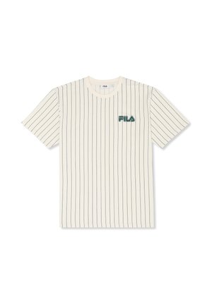 T-shirt blanc à manches courtes avec de fines rayures verticales noires et un logo FILA vert sur le côté gauche de la poitrine.