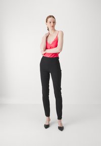 Patrizia Pepe PANTALONI TROUSERS - Housut - nero