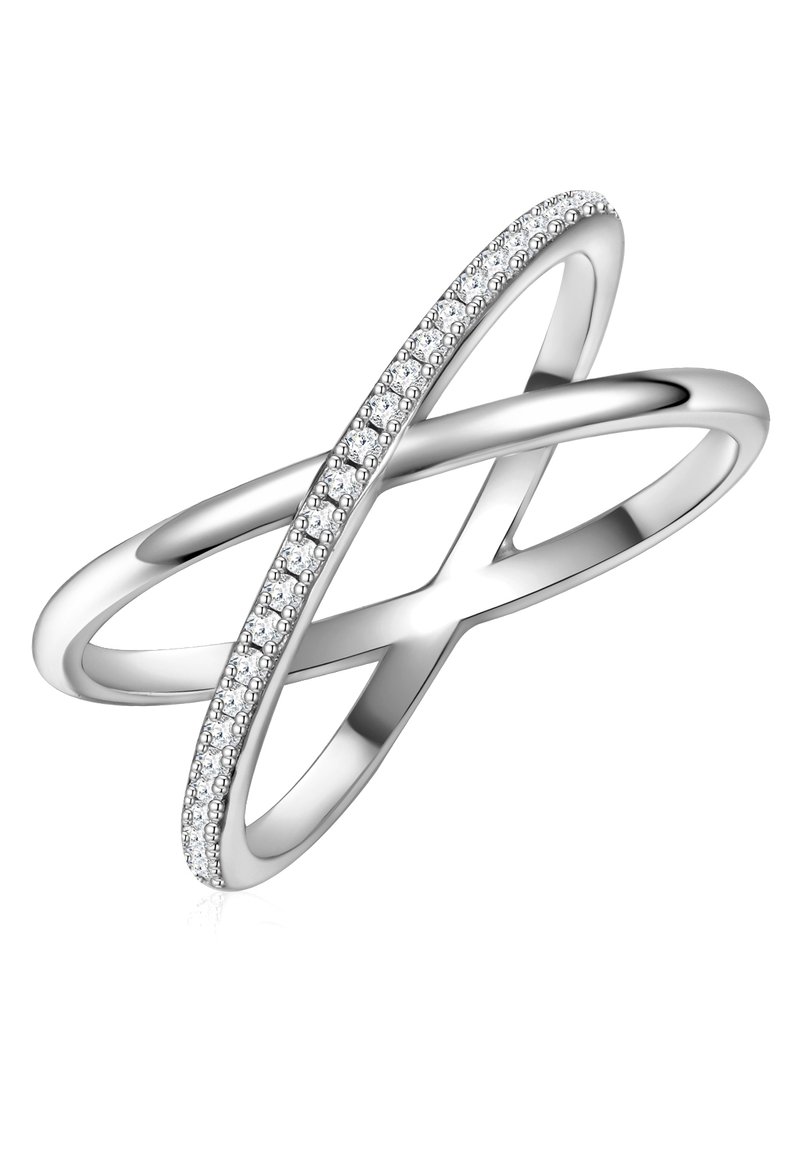 Hopeinen crossover-sormus, jossa on sileä kiillotettu nauha ja rivi pieniä kirkkaista kivistä, jotka on aseteltu reunaan luomaan monimutkaista visuaalista yksityiskohtaa.