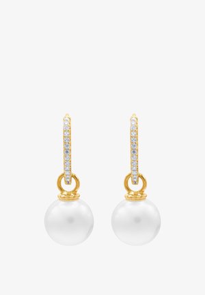 Gullringe med en rad av små klare edelstener og store hvite perler som henger fra bunnen.