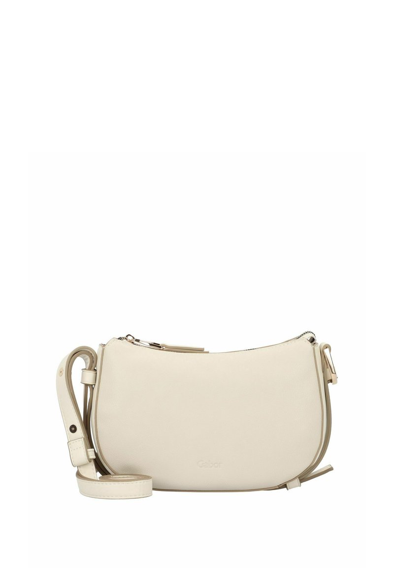 Bolso cruzado de cuero gravado crema con diseño curvado, cierre de cremallera y correa ajustable. Presenta un logotipo en relieve en la parte frontal.