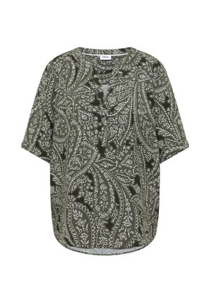 Zielona bluzka z krótkim rękawem, wzorem paisley w kolorze białym, okrągłym dekoltem i przednią plisą na guziki.