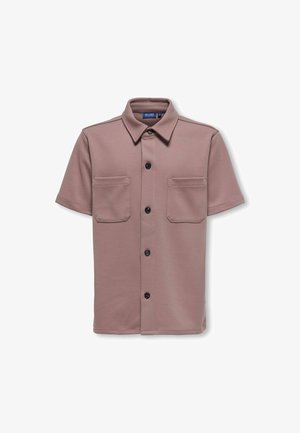 Chemise mauve à manches courtes avec boutons, deux poches poitrine et col pointu, posée à plat sur un fond blanc.
