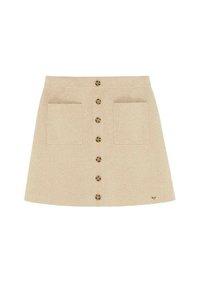 Jupe A-line beige en tissu texturé, avec un bouton devant et deux poches plaquées. Les boutons sont ronds et de couleur sombre.