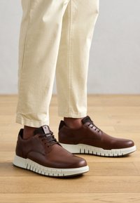 GRUUV STUDIO M - Tossud - brown