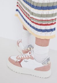 Pepe Jeans Kore Multi W – Scarpa Da Ginnastica Donna In Pelle Riciclata, Suola Gomma, Bassa Retrò