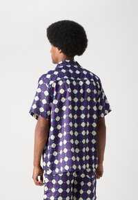 Heathe PRINTED SHIRT SET - Kratke hlače - purple
