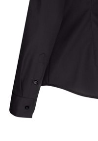 Zwarte lange mouwen shirt met een gladde stof, puntige manchetten en een sluiting met twee knopen. Het ontwerp bevat subtiele stikseldetails.