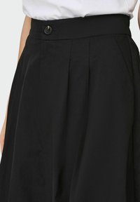 ONLY ONLZORA LONG PLEAT SKIRT - Áčková sukně - black