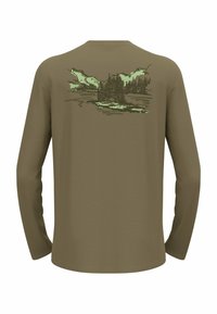 Langärmliges, olivgrünes Hemd mit einem Grafikdruck von einem Wald- und Berglandschaftsmotiv in dunklerem Grün auf der Rückseite. Glatte Textur.