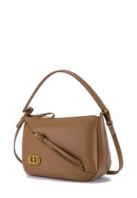 Borsa a tracolla in pelle marrone con una forma strutturata, dotata di una singola tracolla, hardware dorato e una tasca con zip diagonale sulla parte anteriore.